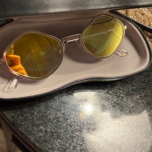 Quay australia kylie jenner honey sunglasses